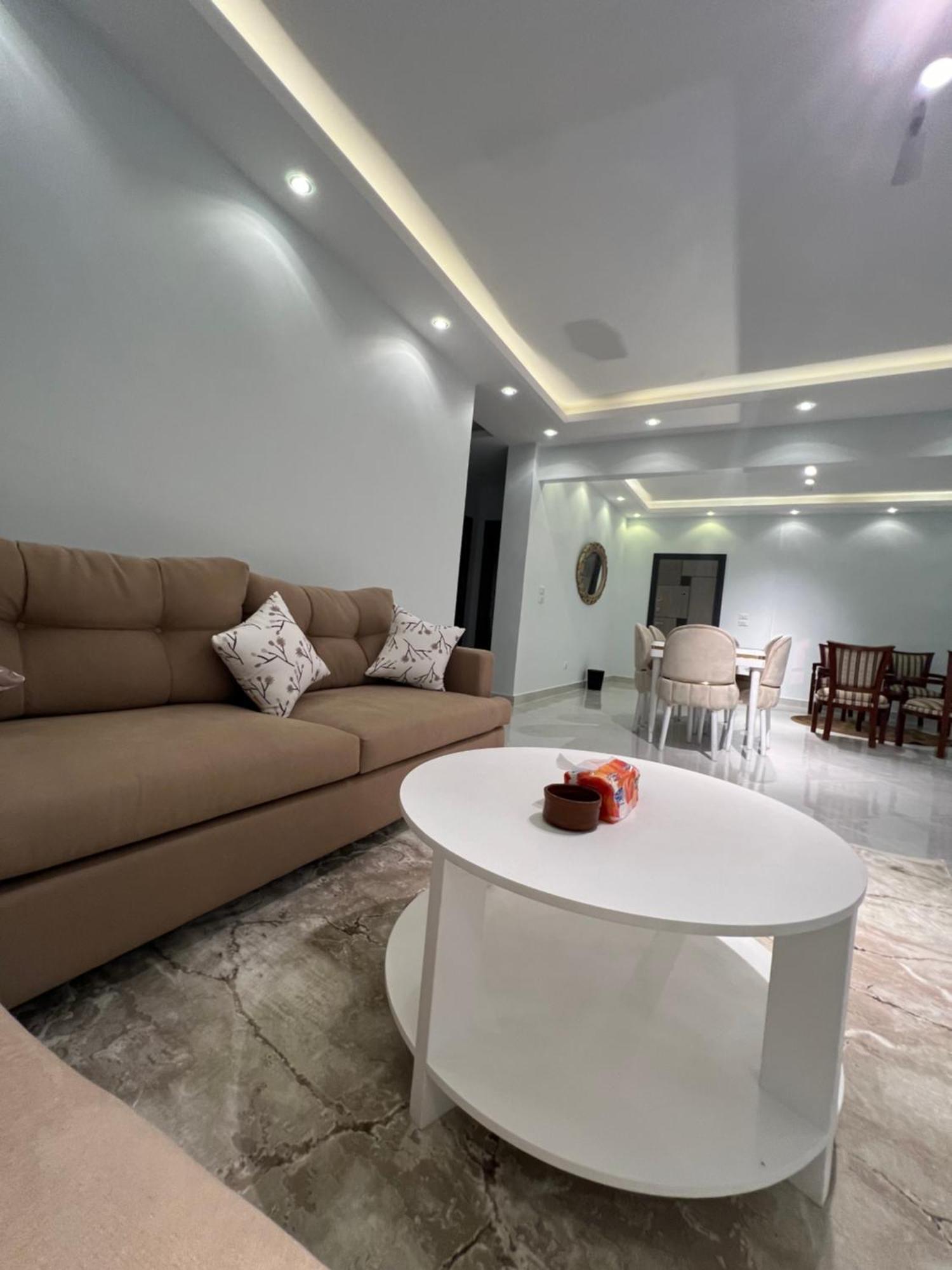 Apartment Brand New With A Fancy Terrace - New
