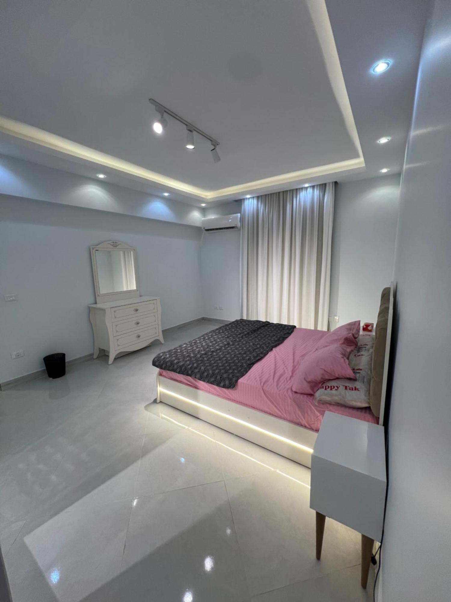 Apartment Brand New With A Fancy Terrace - New Cairo
