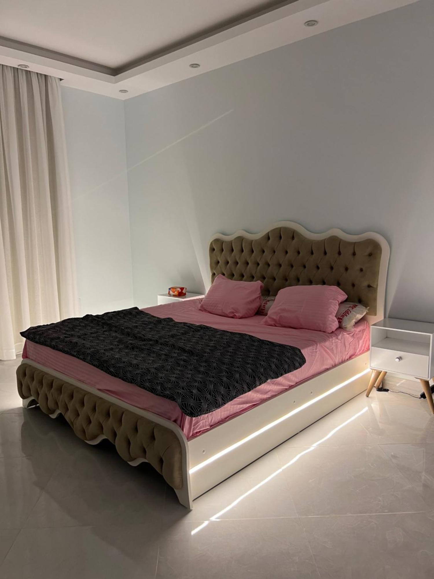Apartment Brand New With A Fancy Terrace - New